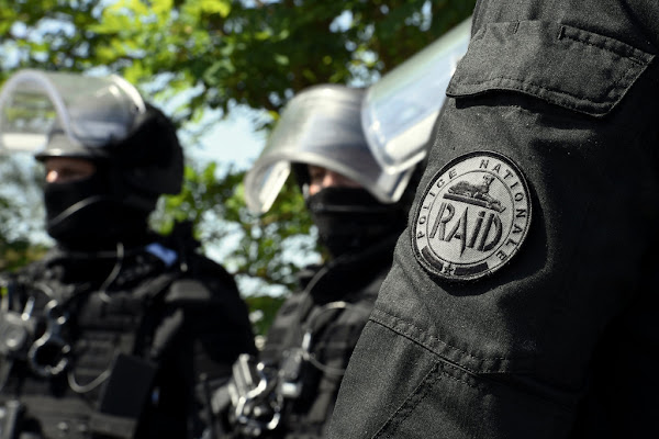 [VIDEO] Lyon : Les policiers visés par des tirs à La Duchère, le RAID sur place