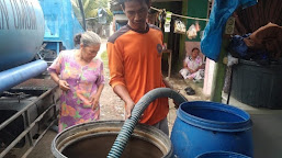 Penuhi Kebutuhan Pelanggan, PDAM Kirim Air Pakai Tangki ke Kampung Wanasari Jalan