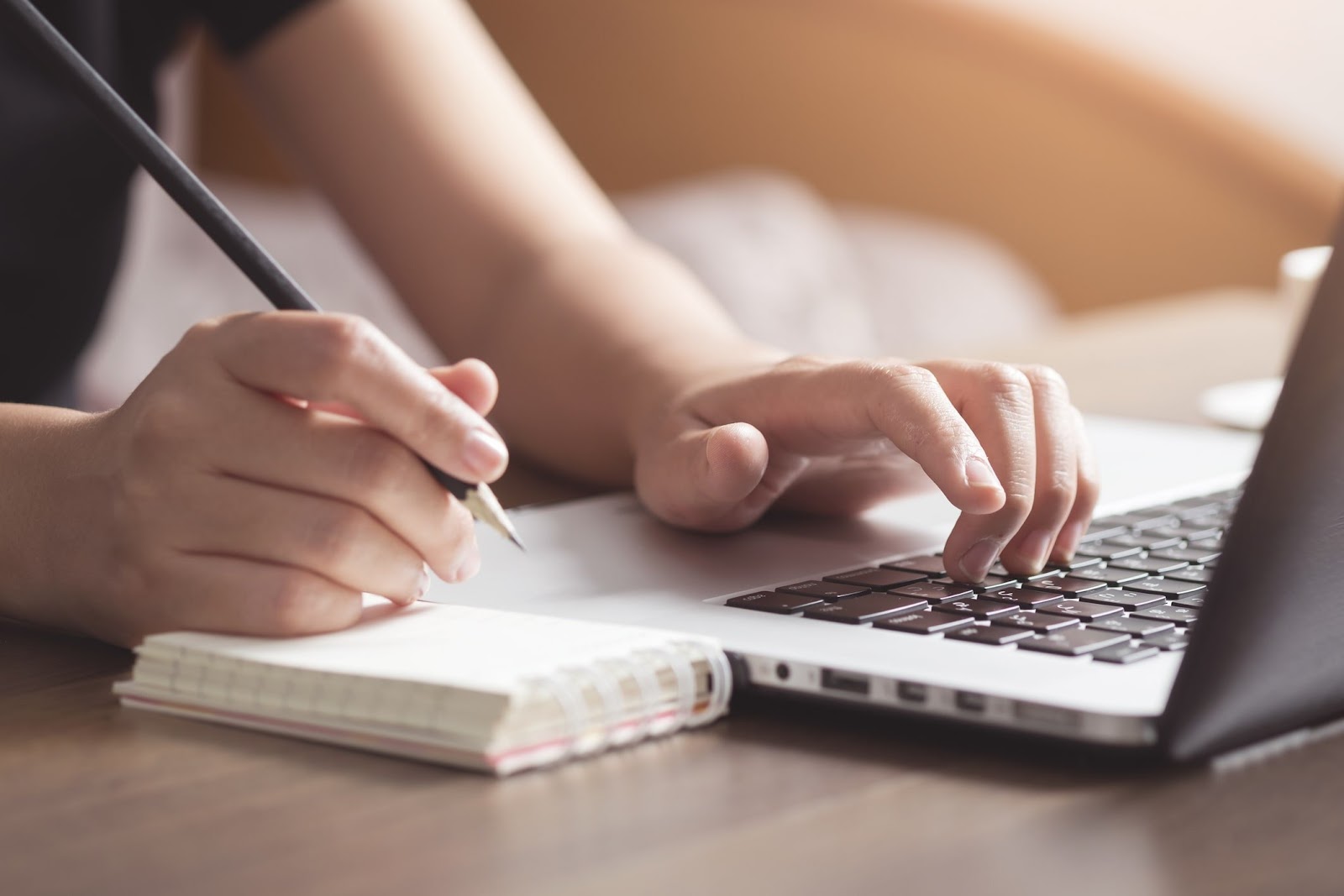 Bisnis-wanita-menulis-buku-baru-smart-goals-contoh