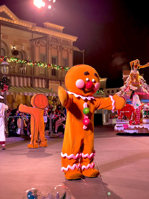 Disneyland Merriest Nites After-Hours Party - Christmas Fantasy Parade with Gingerbread Men.