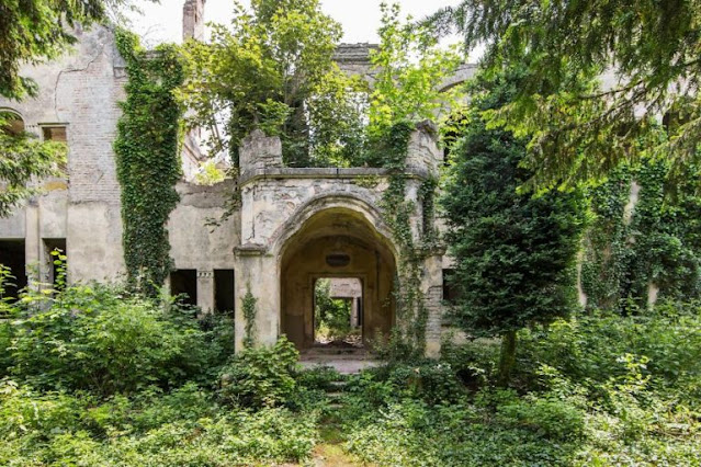 A beleza única dos lugares abandonados