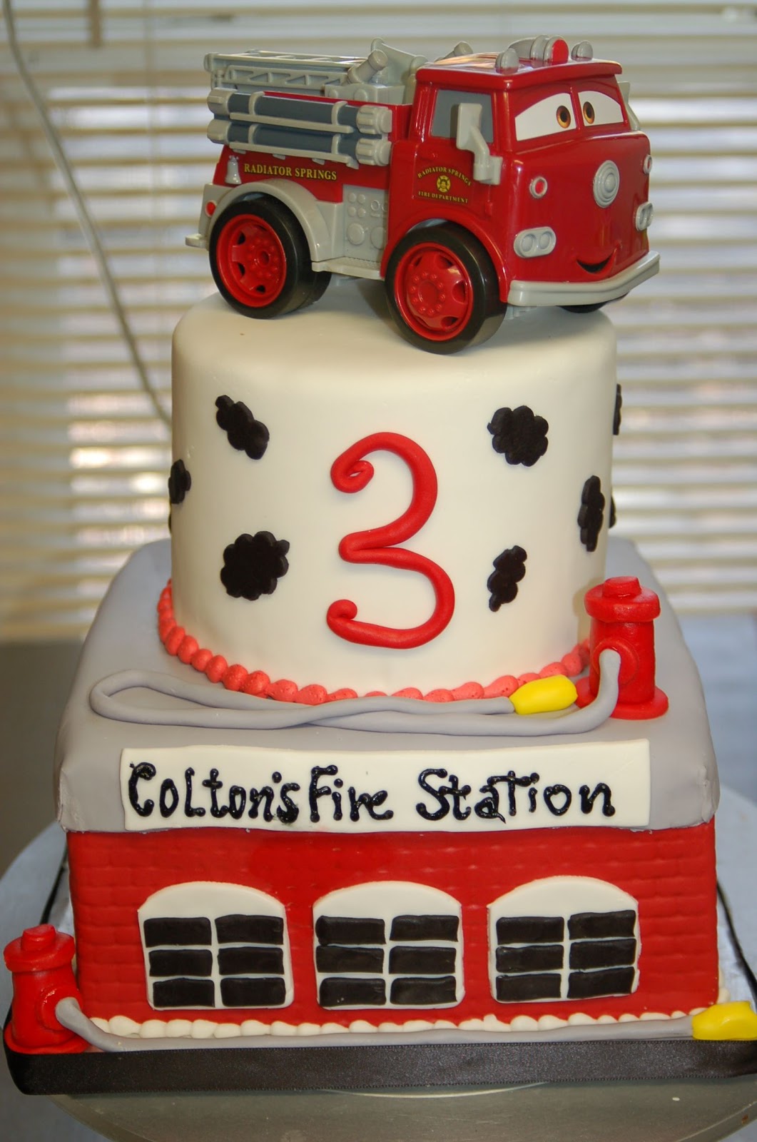 firetruck birthday cakes