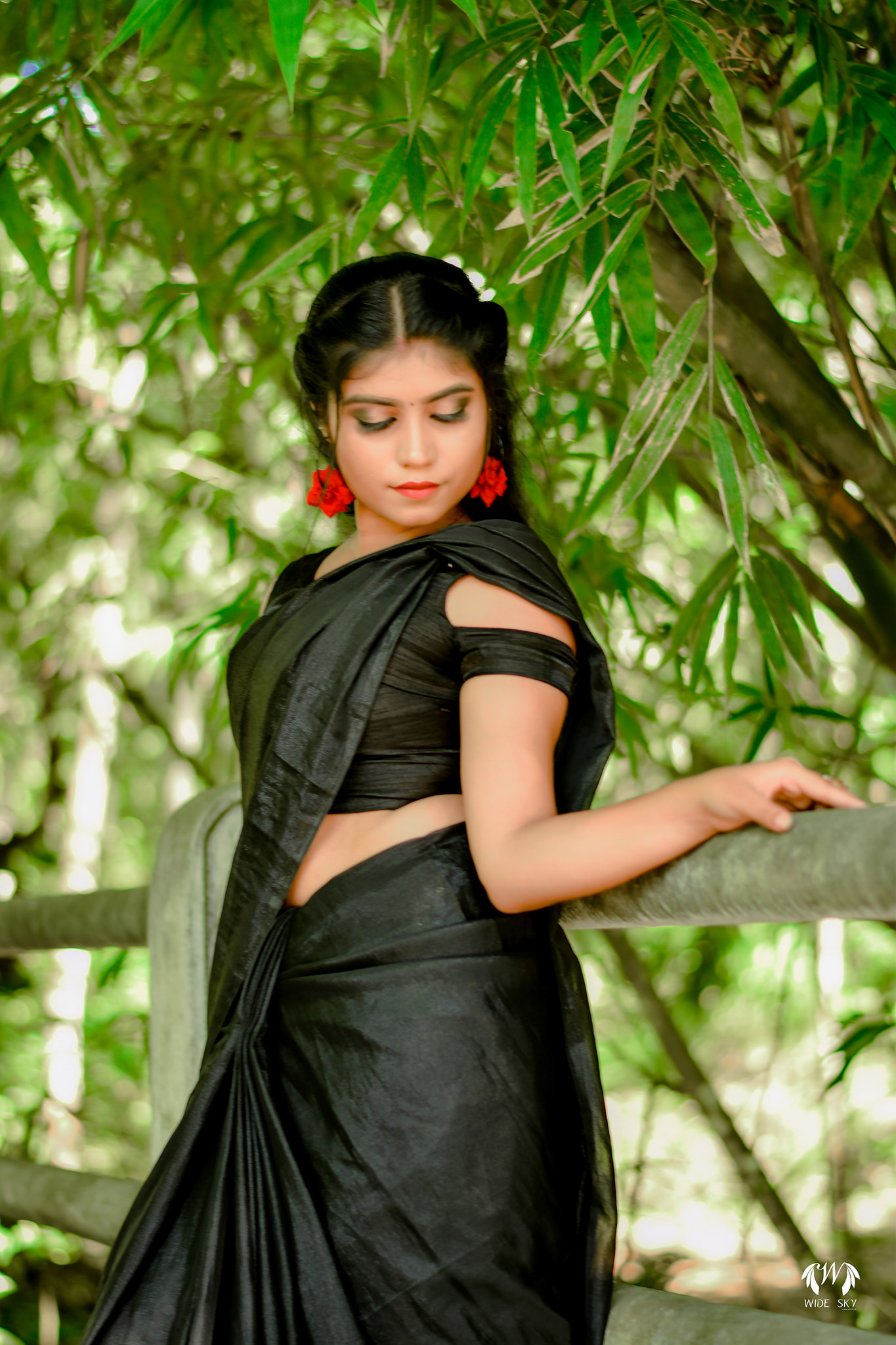 Sri Lankan Model Sashi Weerasingha photoshoot in Black  saree - 16PLUSLk.COM