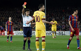 بطاقة فان بيرسي الحمراء وكرة يد هنري: ما هو أسوأ قرار تحكيم في تاريخ كرة القدم؟