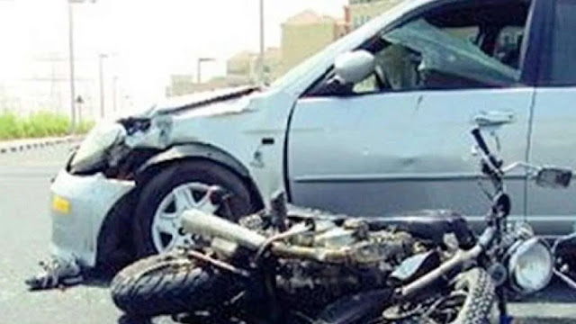 إصابة عامل في حادث تصادم دراجة بخارية و سيارة ملاكي بسوهاج