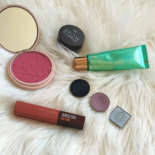 Dos maquillajes de otoño con labios marrones 11