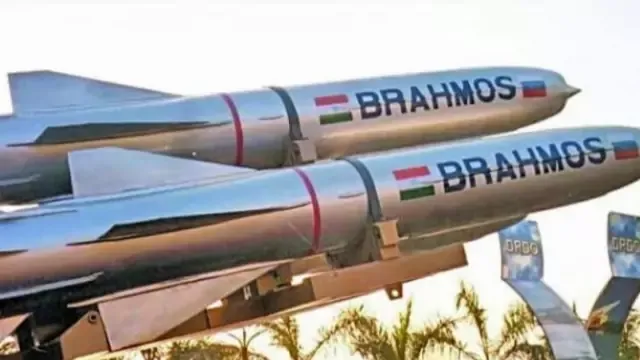 india-philippines-signs-usd-375-million-mou-for-sale-of-brahmos-supersonic-anti-ship-cruise-missiles