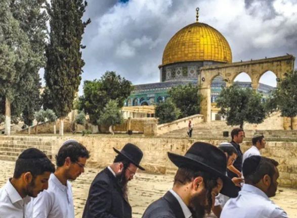 مقبوضہ بیت المقدس: انتہاپسند یہودیوں کے مسلمانوں جیسا حلیہ بنا کرمسلمانوں کے مقدس مقام مسجد اقصیٰ میں داخل ہونے کا انکشاف ہوا ہے۔