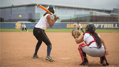 Teknik Memukul Bola Softball