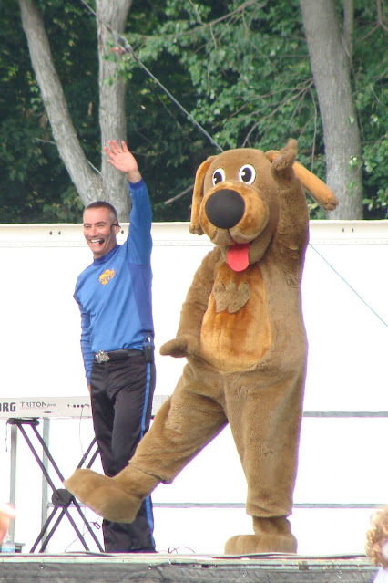 Wags The Dog at The Wiggles Concert at Six Flags New England