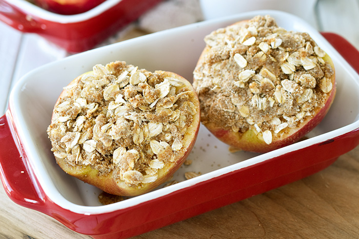 Easy Baked Apples With Oatmeal Crumble Topping (Vegan Recipe)