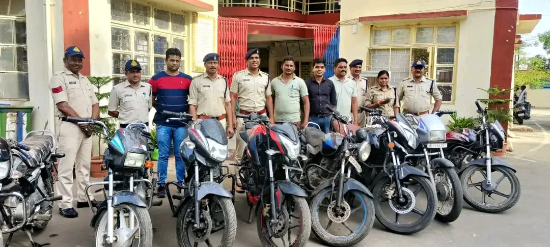 झाबुआ पुलिस की बडी कार्यवाही एक दर्जन के करीब चोरी की मोटरसायकल जप्त, दो आरोपी गिरफ्तार