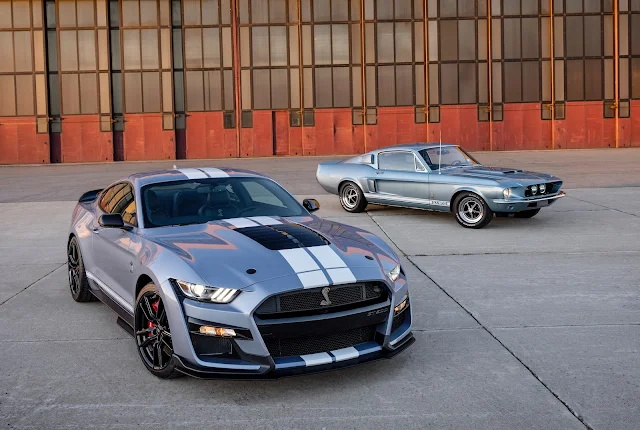 Ford Mustang Shelby GT500 / AutosMk