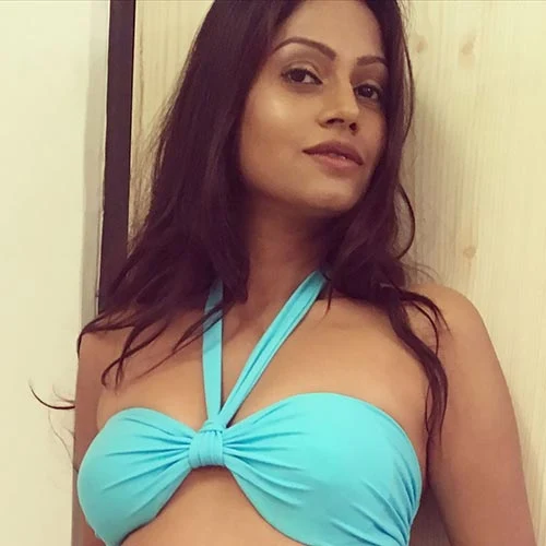 Nidhi Mahawan ullu kooku app actress