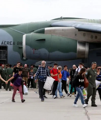 Voo para resgate de mais brasileiros em Gaza decola para o Egito