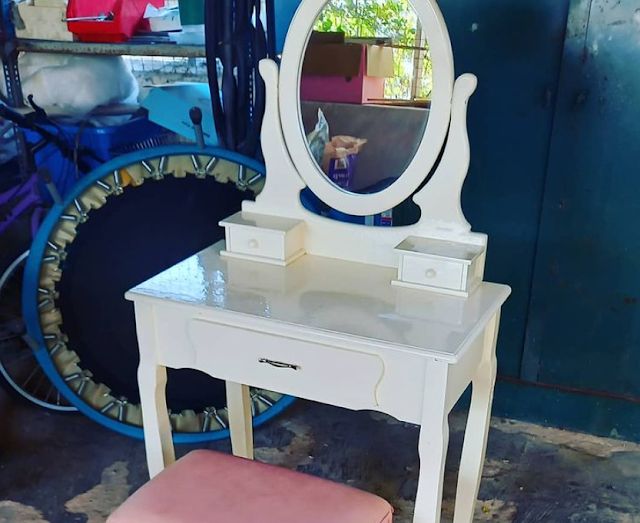 Dressing table