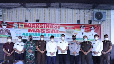 Kejaksaan Negeri Labuhanbatu Selatan  melaksanakan Vaksinasi massal 