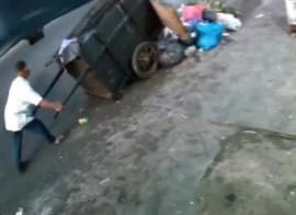 Lagi, Oknum Paman Gerobak Tertangkap CCTV Buang Sampah Di TPS Yang Ditutup