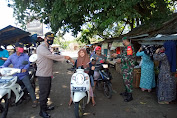 Polsek Munjul Polres Pandeglang  melaksanakan Giat  Membagikan Masker gratis.