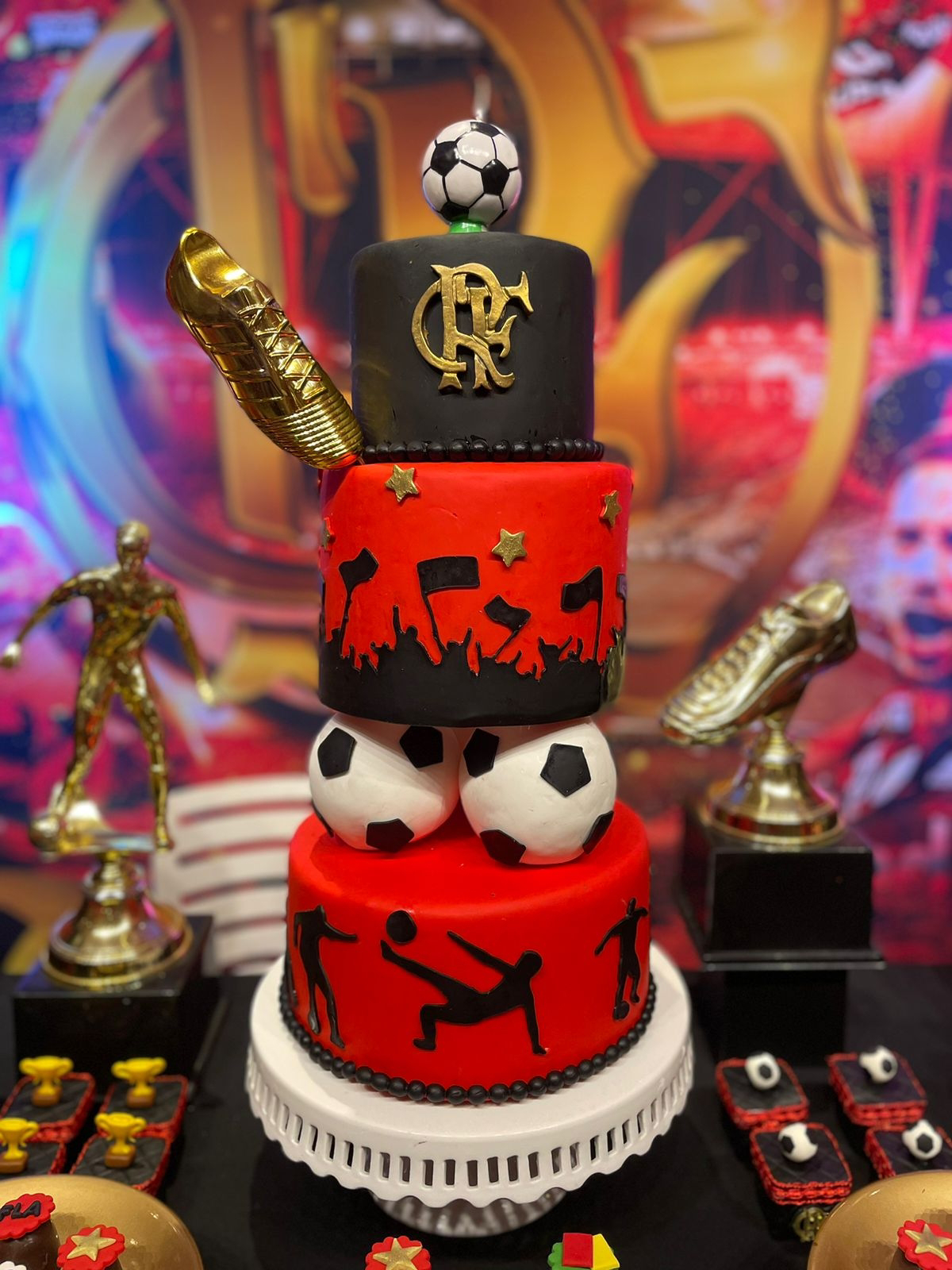 Toledo Bolos - Bolos decorados, Cupcakes e Doces personalizados para sua  festa no Rio de Janeiro: Bolo Flamengo