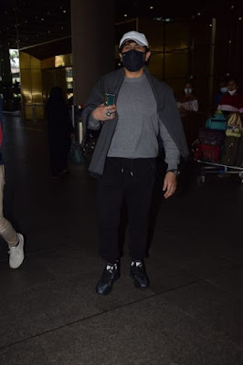 Sonu Nigam spotted at Airport pictures