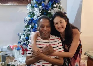 Depois de alta do hospital, Pelé passa Natal com a família no Guarujá