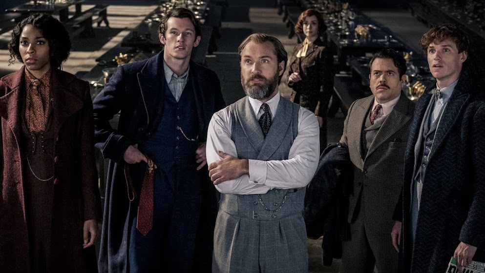 WATCH: FANTASTIC BEASTS: THE SECRETS OF DUMBLEDORE Latest Trailer Shows a Wizarding World at War