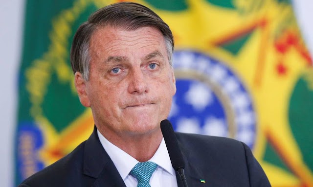 Bolsonaro endossa Rui e diz que é contra realização do carnaval