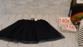 中古品　子供服　１４０ｃｍ　ブラック　チュールスカート　１１０円