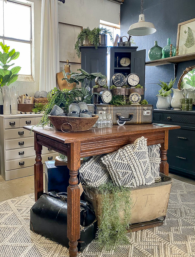 antique table and vintage booth tour