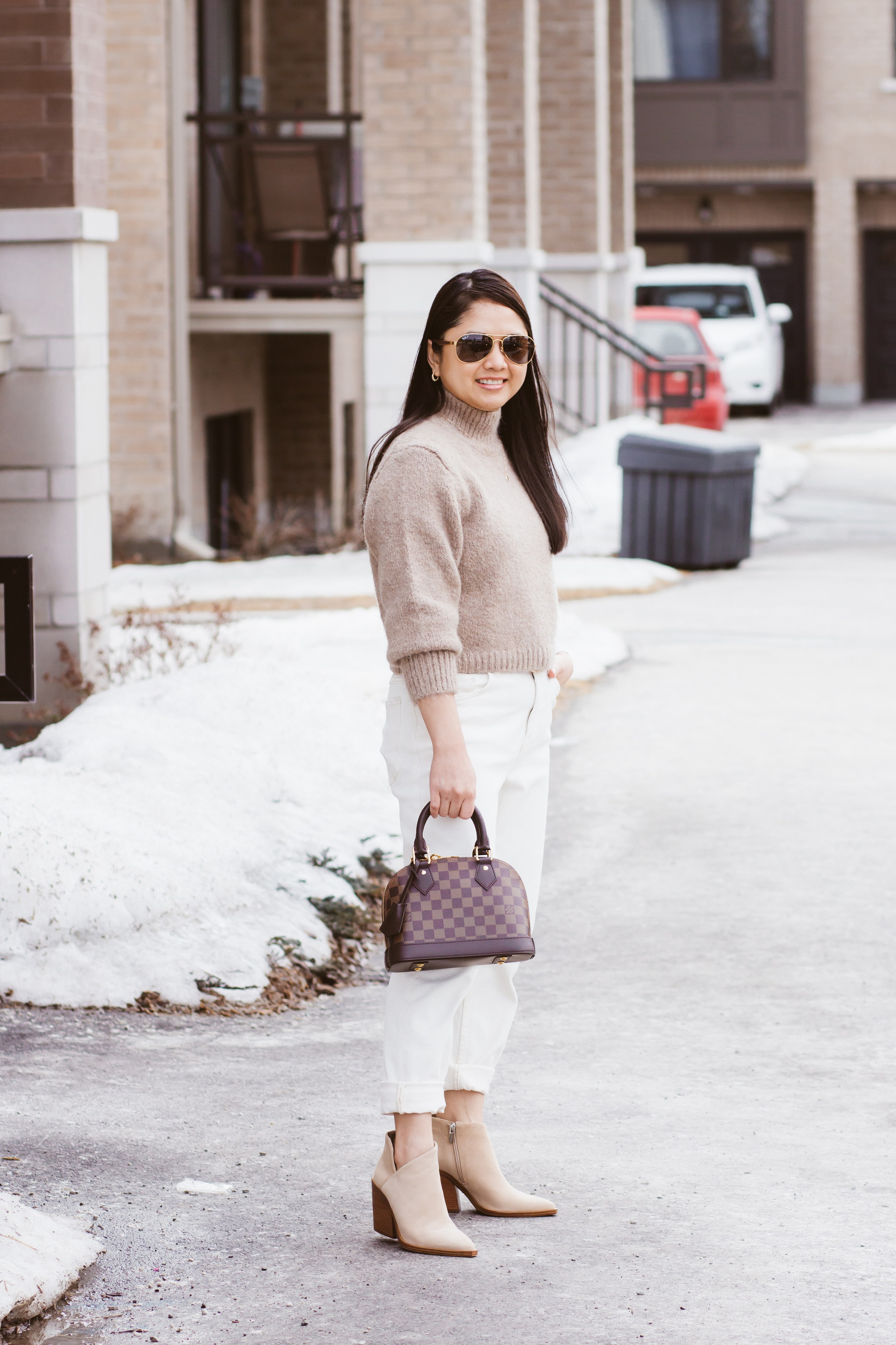 Louis Vuitton AlmaBB | Ray-Ban Polarized Sunglasses | Vince Camuto Ankle Booties | Mango White Jeans | Zara Crop Sweater | Petite Spring Outfit Idea | Working Mom Style