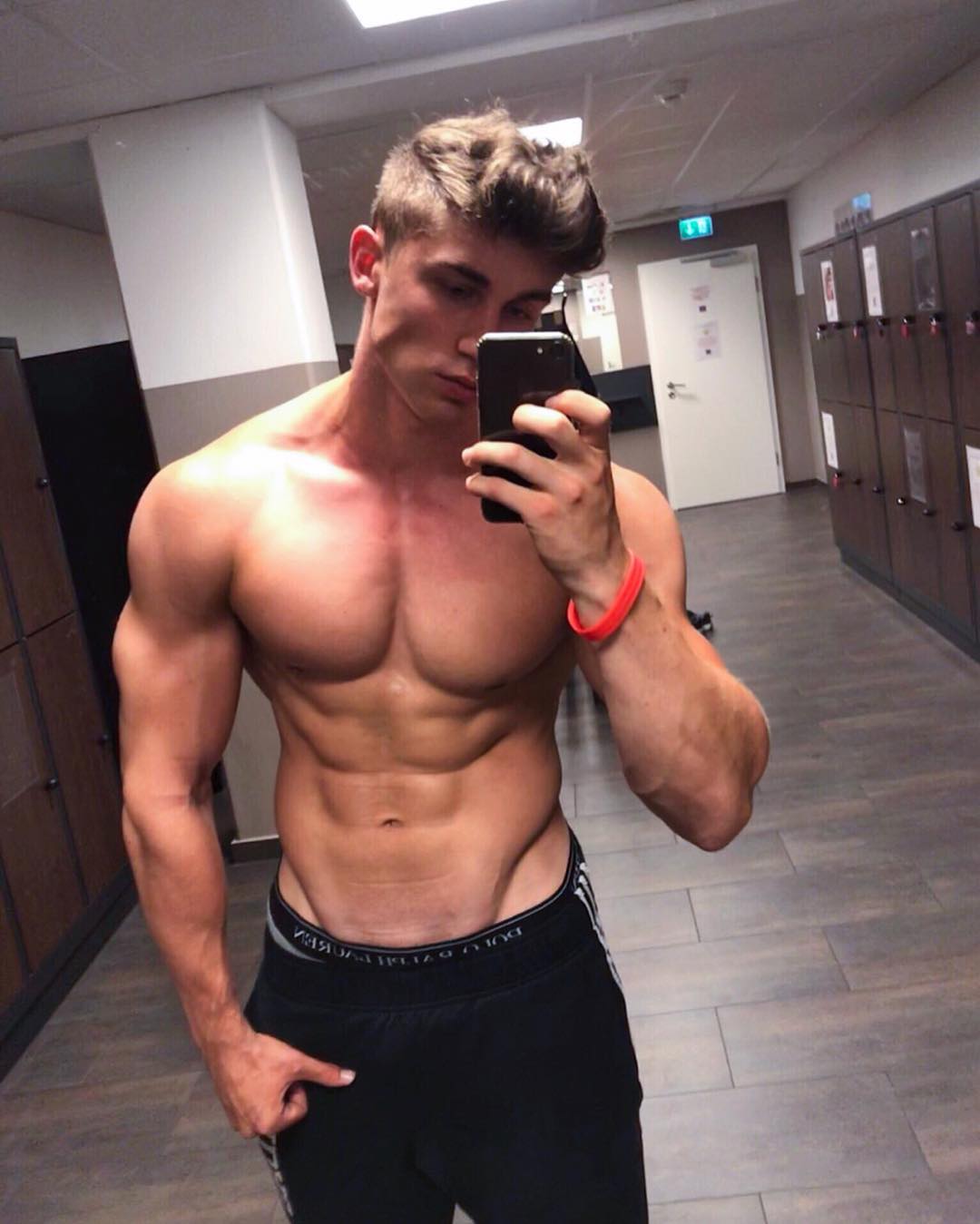 fit-shirtless-young-hot-guy-manu-b-gartner-strong-body-selfie