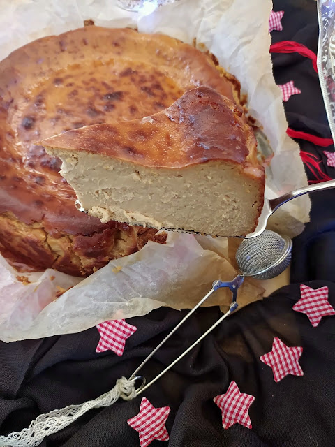 Tarta de queso de La Viña con turrón de Jijona. Cheesecake recipe, happy birthday, 40, postre, fácil, rico, cremoso, sencillo, rápido, aprovechamiento, horno Cuca