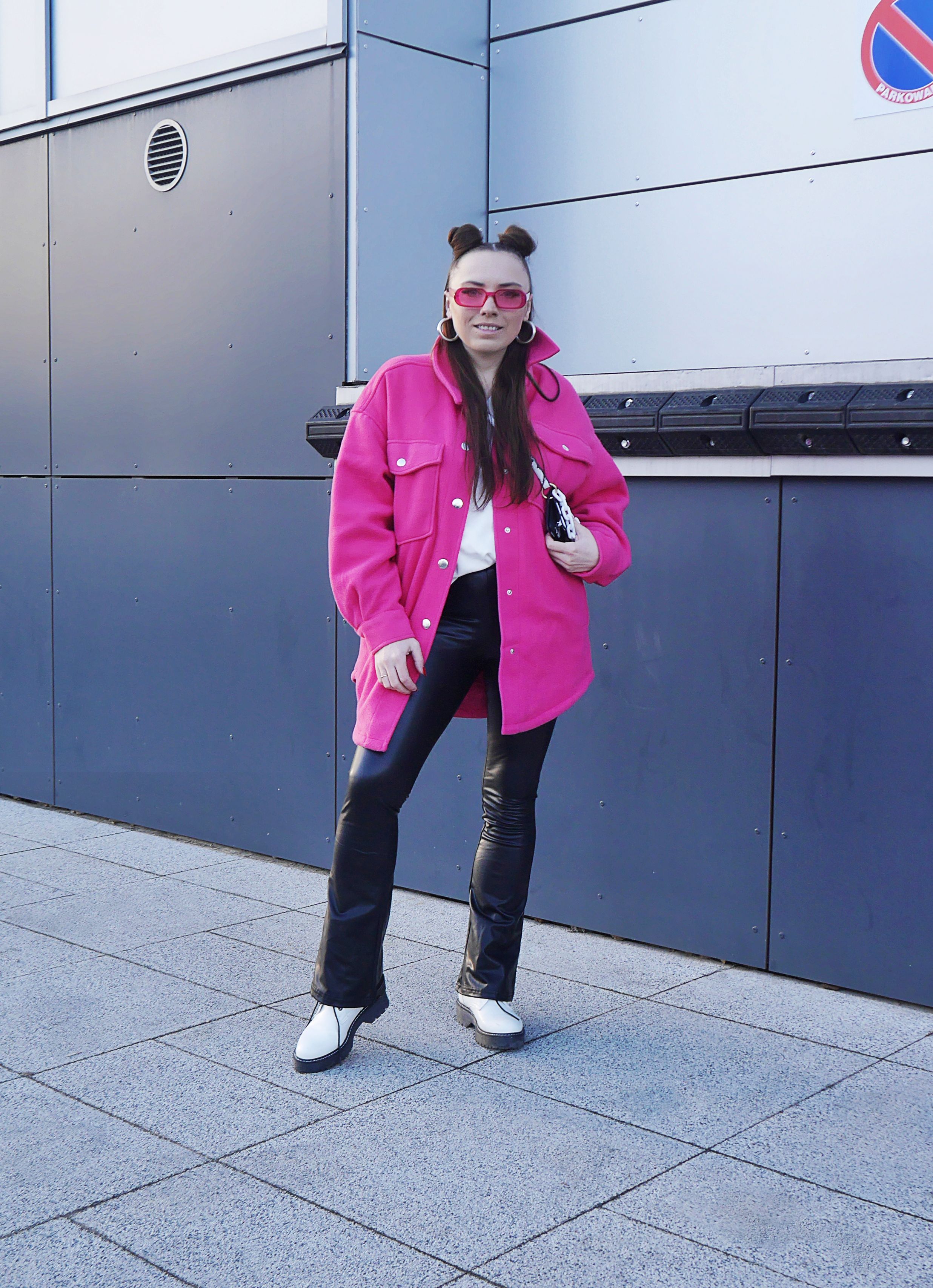 Fashion blogger pink jacket Shirt white biker boots white blouse pink sunglasses bonprix karyn ootd outfit look inspiration