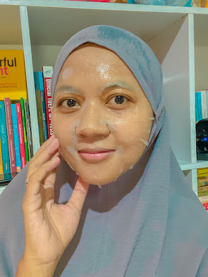 Mencoba masker dari POND's Triple Glow Serum Mask