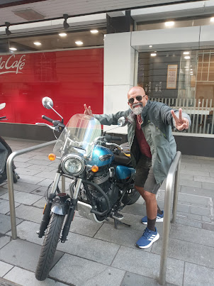 Was happy and surprised to see this " 350cc " Royal Enfield bike parked near Britomart ..