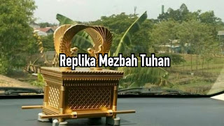 Replika Mezbah Tuhan