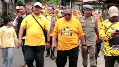 Babeh Asjap Kadis PU Bersama Bupati Sukabumi Gelar Jalan Sehat di Taman Rekreasi Cimelati Cicucurug