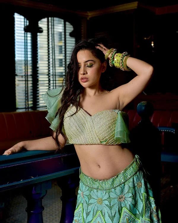 Urfi Javed looks stunning hot in this low waist lehanga flaunting her sexy midriff.