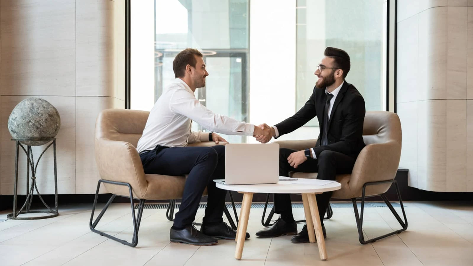 Embaucher pour son entreprise  8 premiers employés à embaucher