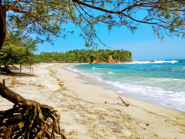 Rekomendasi Wisata Pantai Yang Bagus Dan Paling Syahdu Di Blitar