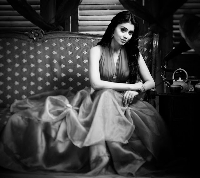 Actress Shriya Saran Latest Hot Photoshoot Pics Navel Queens