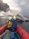 Dinas Penanggulangan dan Penyelamatan Kebakaran DKI Jakarta Gerak Cepat Dalam hal Penanganan Kebakaran Kapal KM Azzimut 80 di Perairan Barat Pulau Pemagaran Kepulauan Seribu