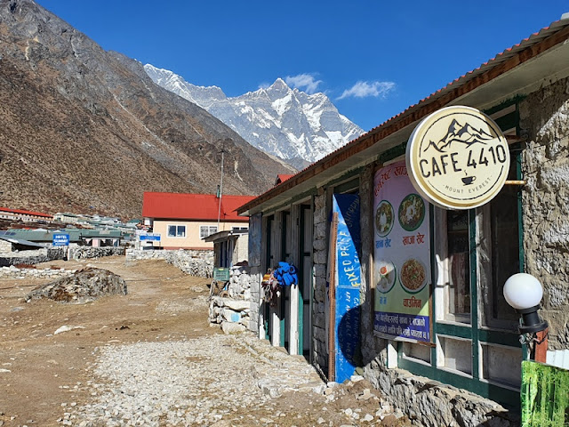 4410 Café em Dingboche