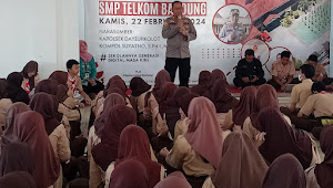 Kapolsek Dayeuhkolot Sebagai Narasumber Tentang Kenakalan Remaja di SMP Telkom Bandung