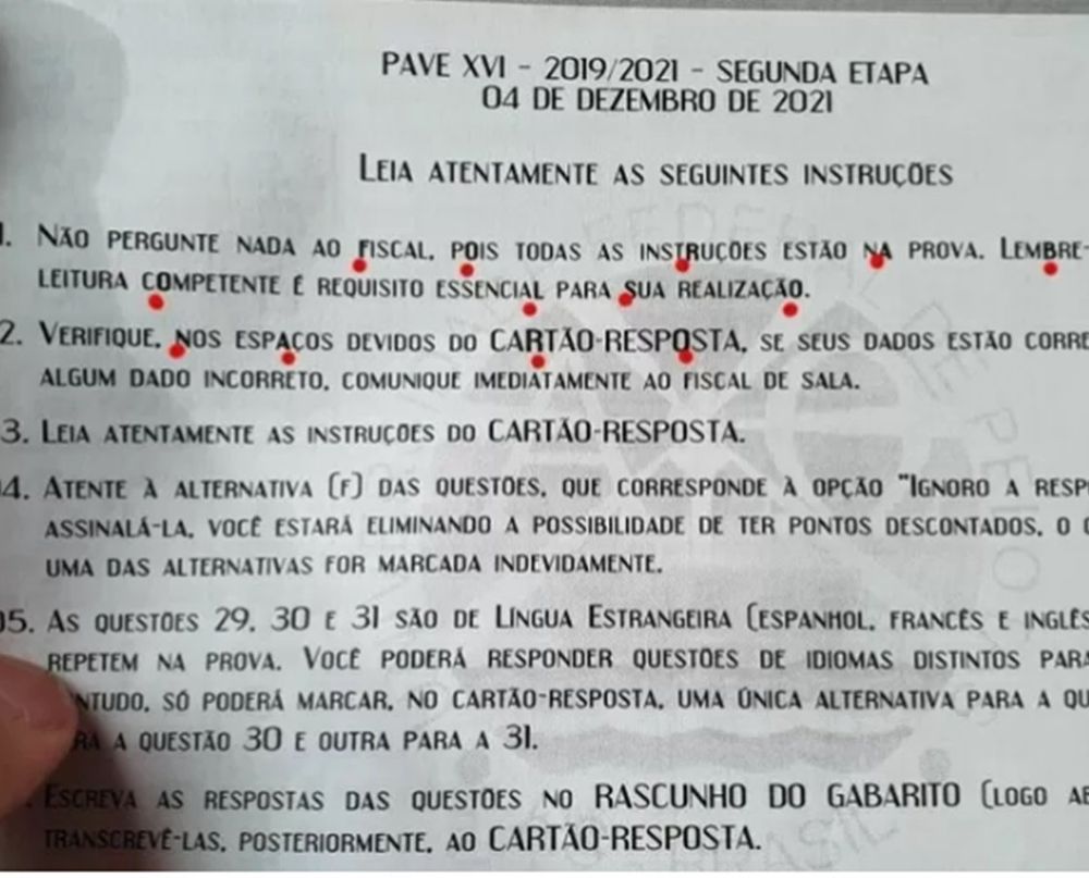 Falta de respeito - Vestibular de federal tinha caracteres em negrito formando "fora Bolsonaro" na primeira página
