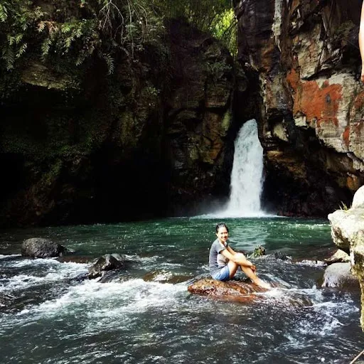 Aktivitas Wisata di Tembok Barak Waterfall