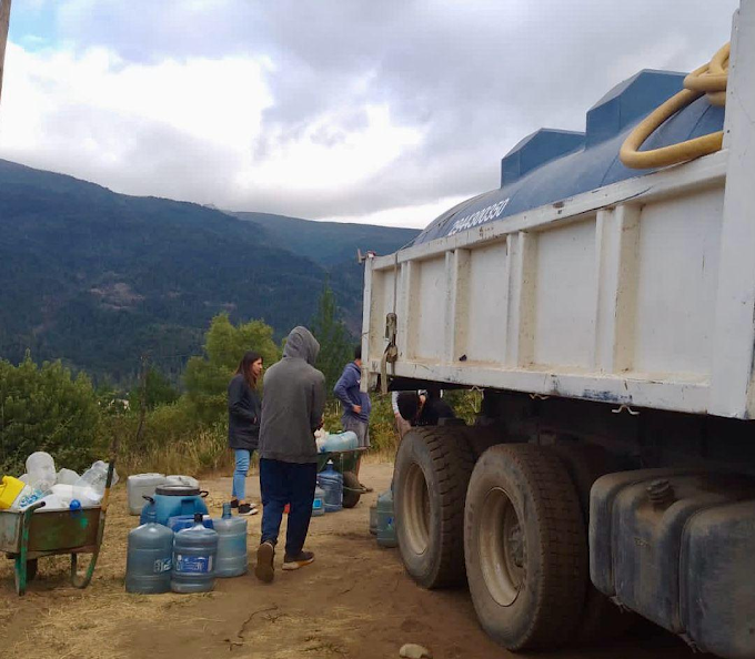 Entrega de agua potable en Loma del Medio