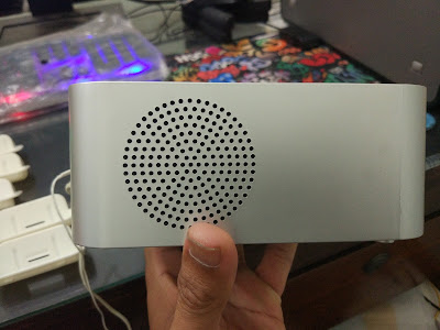 Tampilan Samping Kiri Hanya Lubang Speaker