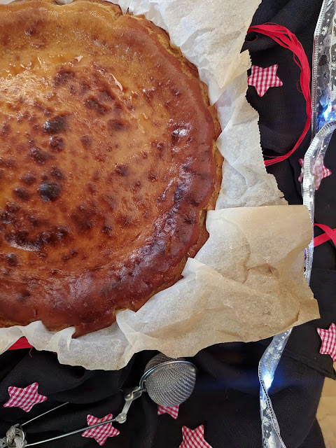 Tarta de queso de La Viña con turrón de Jijona. Cheesecake recipe, happy birthday, 40, postre, fácil, rico, cremoso, sencillo, rápido, aprovechamiento, horno Cuca